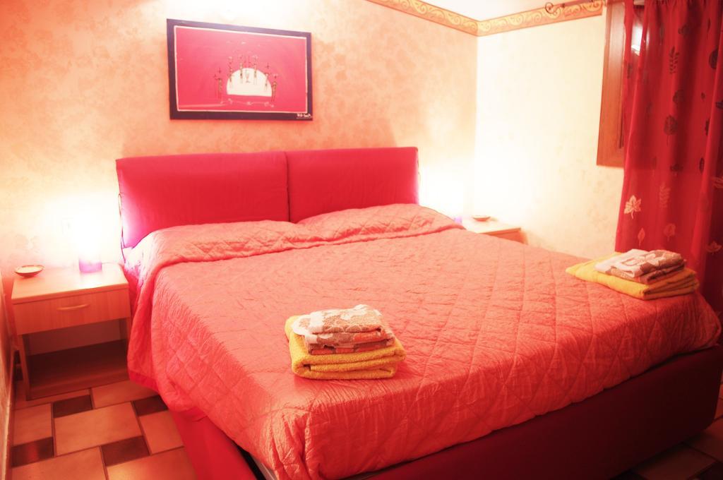 B&B Fantar House Carbonia Szoba fotó