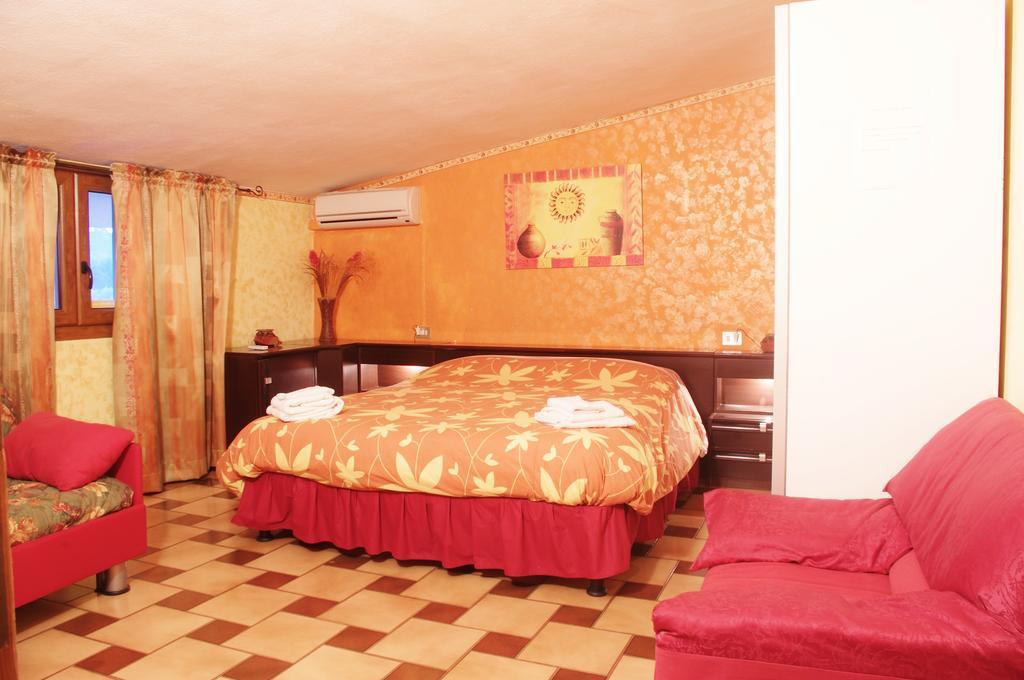 B&B Fantar House Carbonia Szoba fotó